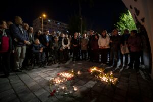 Depremde yitirilen canlar için İzmir’den “sessiz çığlık” yükseldi