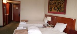 İzmir Büyükşehir Belediyesi eski Hilton Oteli’nin binasını depremzedelere açtı