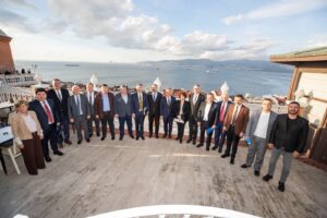 Dirençli kent İzmir için el ele