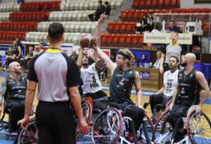 İzmir Büyükşehir Belediyesi finalde
