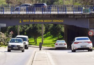 İzmir Büyükşehir Belediyesi’nden İzmirli şehitlerin anısına saygı