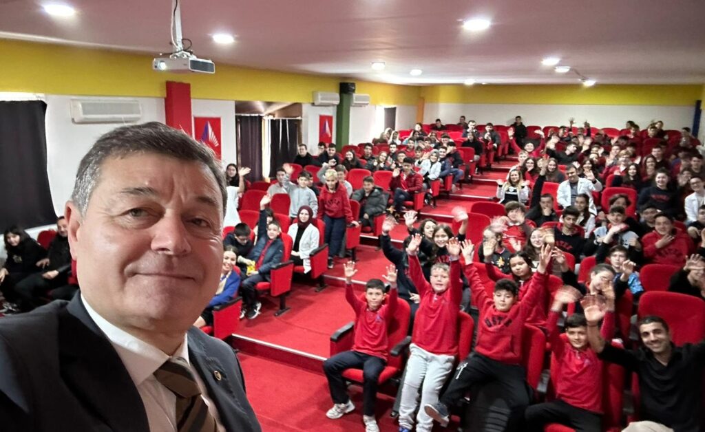 BAŞKAN KOLAT, ÖĞRENCİLER İLE BULUŞTU