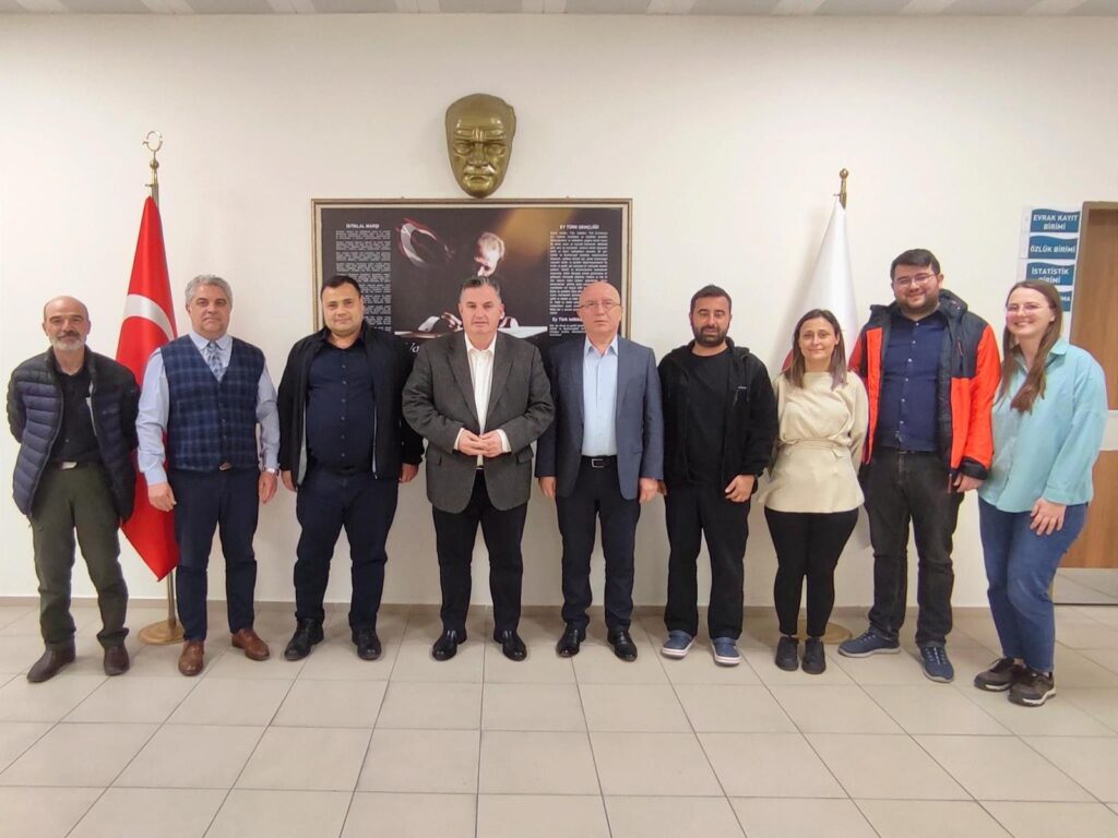 Kınık Belediye Başkanı Dr. Sadık Doğruer iftarda meslektaşlarıyla buluştu