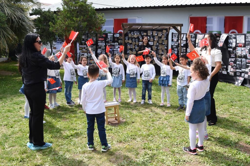 FOÇA BELEDİYESİ ÇOCUK EVİ 23 NİSAN’I KUTLADI