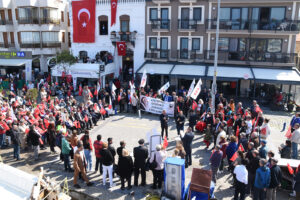 ATATÜRK’ÜN FOÇA’YA GELİŞİNİN 89. YIL DÖNÜMÜ TÖRENLE ANILDI