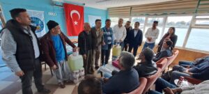 ALİAĞALI BALIKÇILARA BOYA VE MAZOT DESTEĞİ…