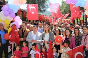 Ceyda Bölünmez Çankırı Kınık’ta okul açılışı töreni ve çocuk şenliğine katıldı