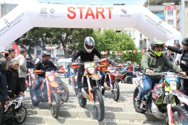 Türkiye Enduro ve ATV Şampiyonası 1. Ayak yarışları Bergama’da start aldı