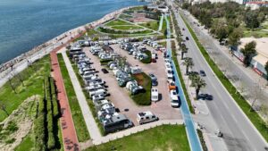 Karşıyaka’da karavan işgaline müdahale