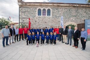 İzmir’de sporcular afet gönüllüsü oluyor