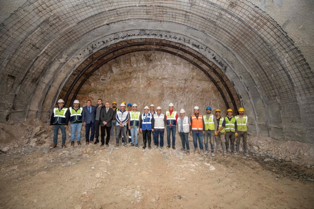 İzmir’de ulaşımı rahatlatacak projenin ilk etabı açılıyor