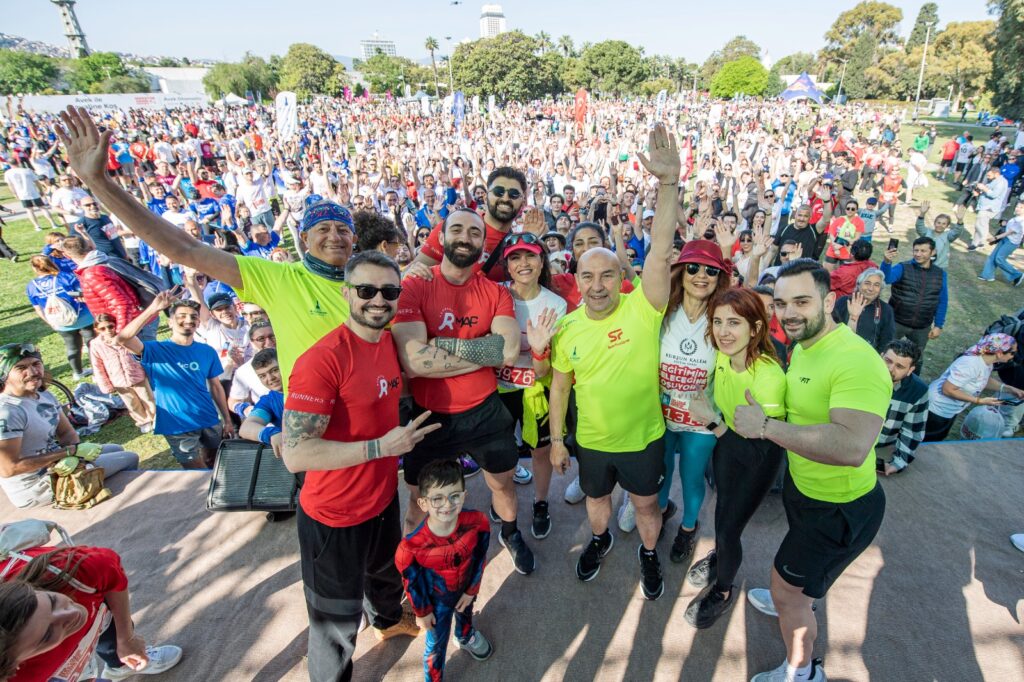 Maraton İzmir 100’üncü yıl onuruna koşuldu