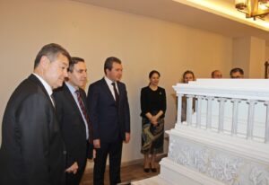 BERTO’DAKİ “ZEUS SU­NA­ĞI” VE “BER­GA­MA KÜPÜ”, MÜ­ZE­LER GÜNÜ’NDE İLK MİSAFİRLERİNİ AĞIR­LA­DI