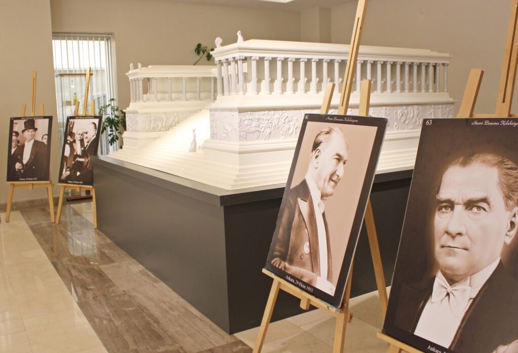 HANRİ BENAZUS KOLEKSİYONUNDAN “ATATÜRK ve CUMHURİYET FOTOĞRAFLARI SERGİSİ” BERTO’DA AÇILDI