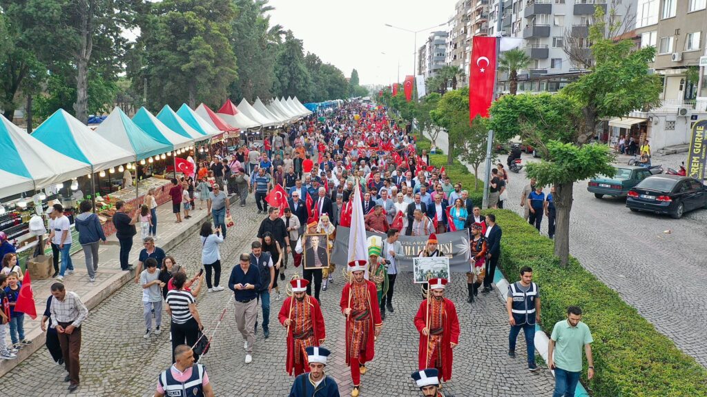 Uluslararası Bergama Kermes Festivali’ne muhteşem açılış