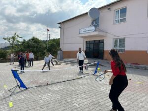 KINIK’TA TENİS SPORUNUN YAPILMADIĞI YER KALMAYACAK