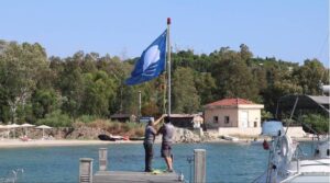 FOÇA PLAJLARI MAVİ BAYRAKLARINI ALDI