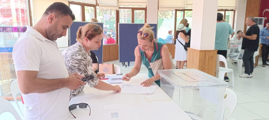 CHP FOÇA DELEGE SEÇİMLERİNİ TAMAMLADI