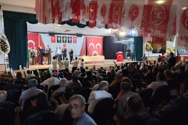 MHP Aliağa İlçe Kongresi gerçekleşti, Nuray Aydemir yeniden başkan!