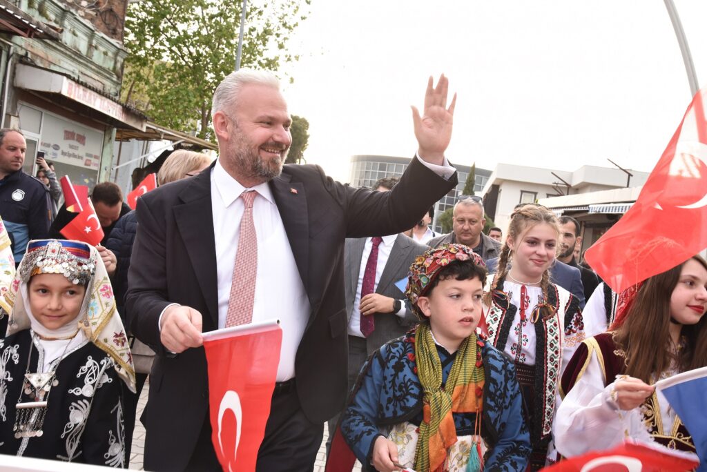 BÜYÜK ZAFER, MENEMEN’DE YILDIZLARLA KUTLANACAK