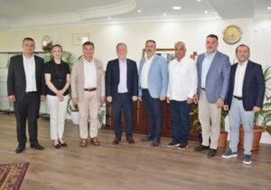BERTO’DAN İZMİR ESNAF ve SANATKARLAR ODALARI BİRLİĞİ BAŞKANI’NA ‘HAYIRLI OLSUN’ ZİYARETİ