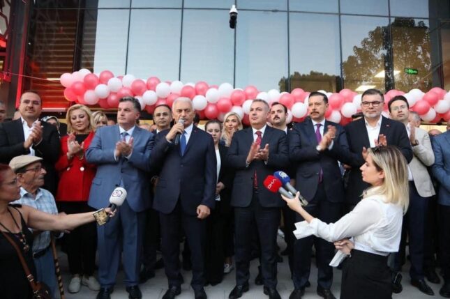 Son Başbakan Binali Yıldırım İzmir Kınık Öğretmenevi ve Halk Eğitim Merkezi’nin açılışını gerçekleştirdi