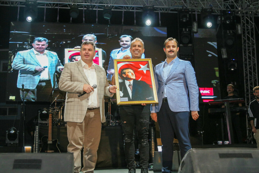 Kınık Hasat Festivali coşkuyla başladı