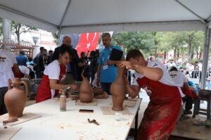 DÜNYA MENEMEN’DE BULUŞACAK