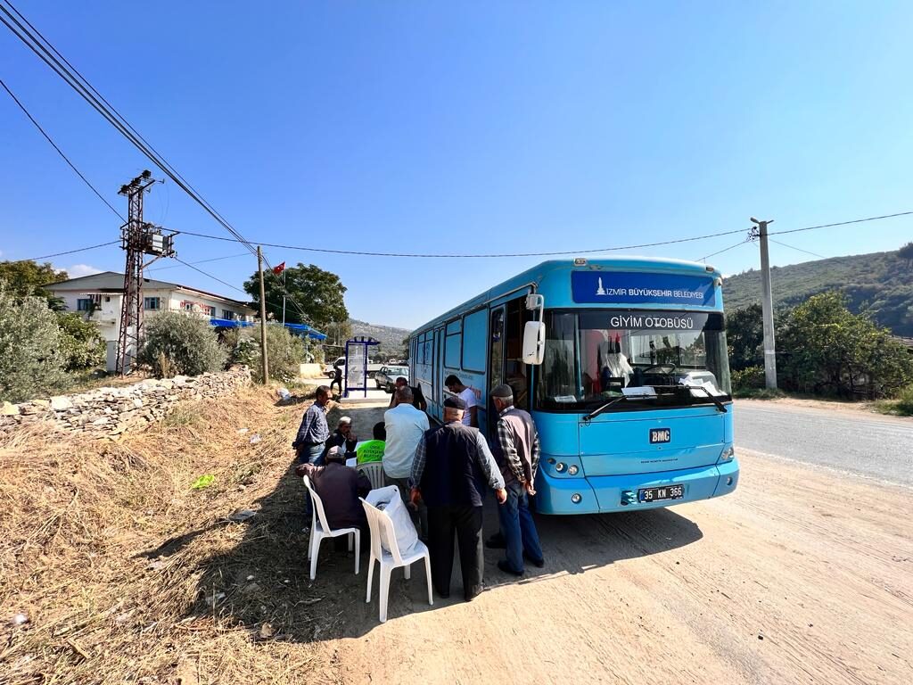 Giyim Otobüsü İzmir yollarında
