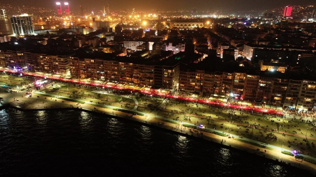 İzmir’de 100 yılın kutlaması