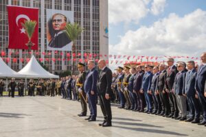 Cumhuriyet’in 100. yılında Ata’ya çelenk bırakıldı