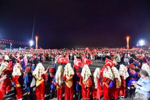 İzmir Cumhuriyet kutlamalarıyla adını tarihe yazdı
