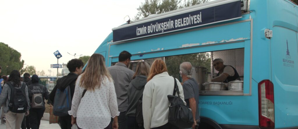 İzmir’de gençler derse “Günaydın Çorbası” içerek giriyor