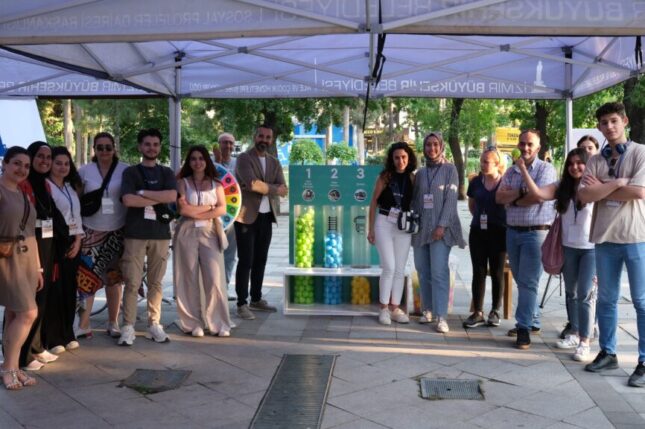 SUMP İzmir genç bursiyerlerini arıyor