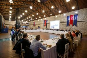 Soyer“Deniz taşkını mağduru esnafımıza bu ay içinde ödeme yapacağız”