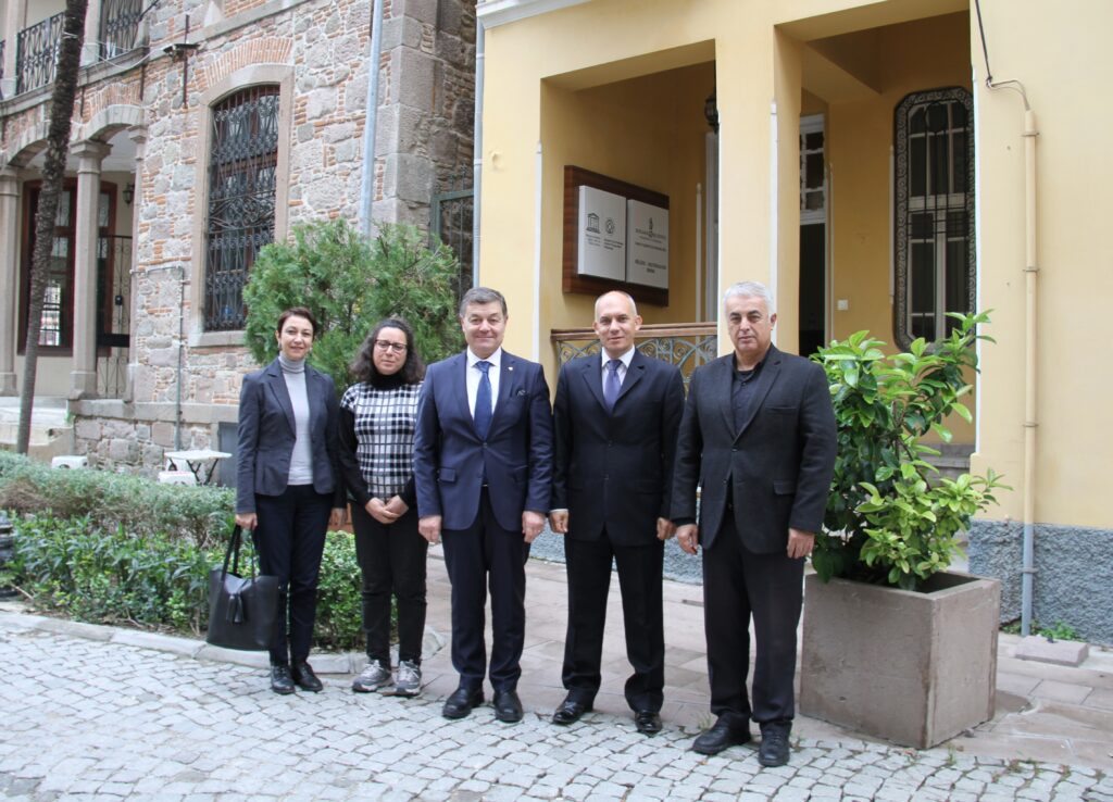 BERTO YÖNETİMİ’NDEN, UNESCO BERGAMA ALAN BAŞKANI ATABERK’E “HAYIRLI OLSUN” ZİYARETİ