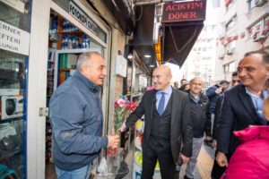 İzmir’de selzedelere ilk destek ödemesi yapıldı