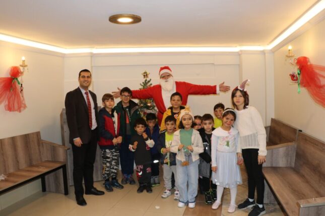 Uluslararası Pergamon Kültür Evi’nde ‘Noel Kermesi’ düzenlendi