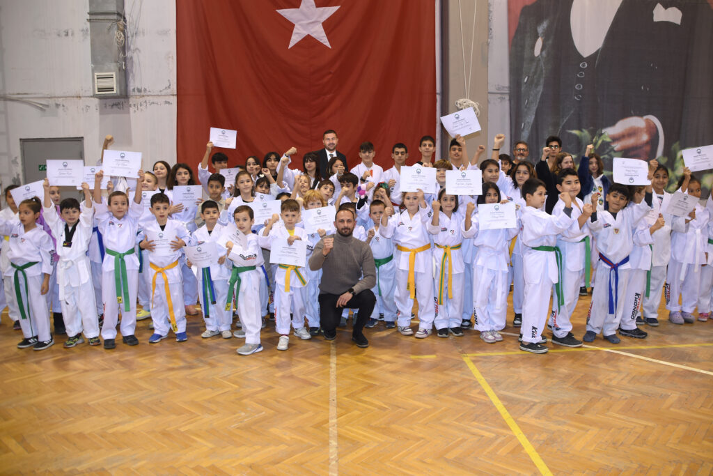 FOÇALI TAEKWONDOCULAR YILSONU ETKİNLİKLERİNDE BULUŞTU