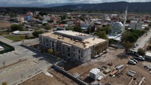 BERGAMA BELEDİYESİ GENÇLİK MERKEZİ YÜKSELİYOR