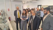Prof. Dr. Naci Görür İzmir’deki yapı ve zemin laboratuvarını ziyaret etti