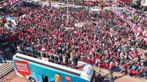 ÖZGÜR ÖZEL, ALİAĞA’DAN SESLENDİ:“HEP BERABER GÜÇ VERECEĞİZ, ÇAĞATAY GÜÇ’Ü BELEDİYE BAŞKANI YAPACAĞIZ”