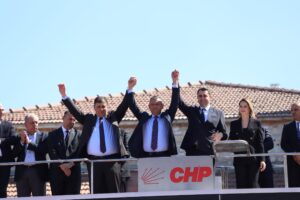 TUGAY MÜJDELEDİ: ALİAĞA’DA EKMEK 5 LİRA OLACAK