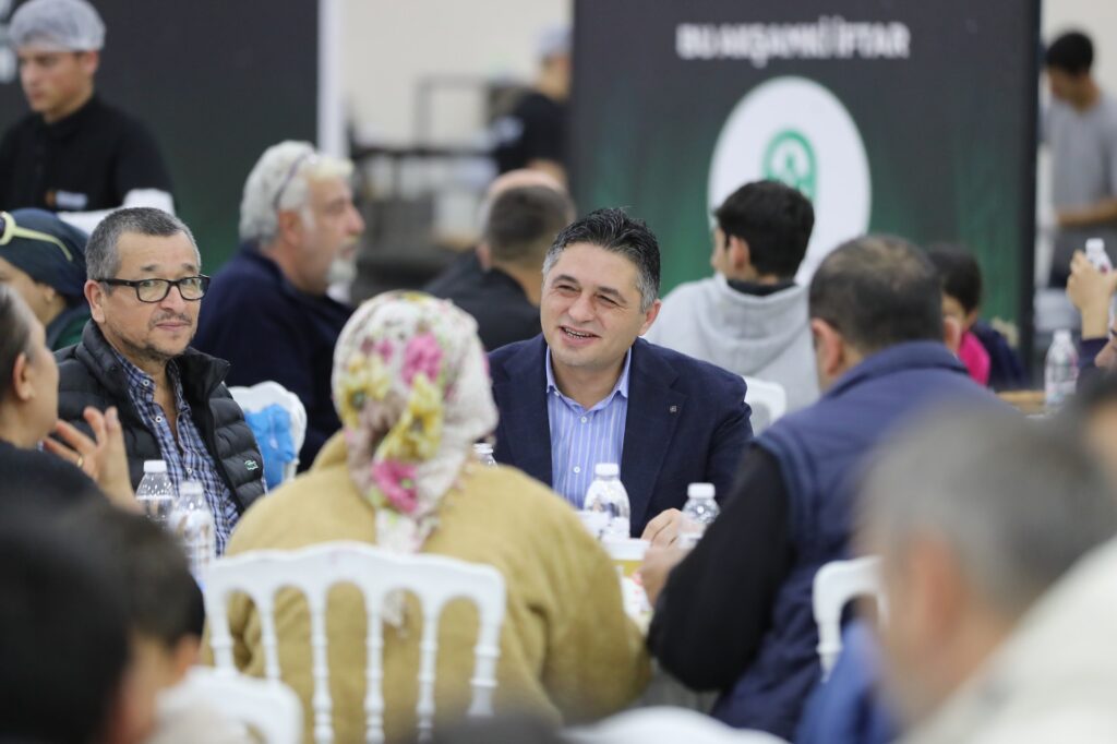 Aliağa Belediyesi’nden Geleneksel İftar Yemeği