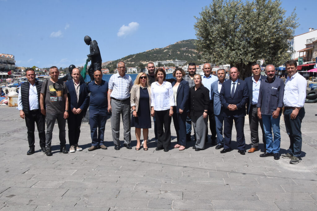 FOÇA BELEDİYE BAŞKANI SANİYE BORA FIÇI, MUHTARLARLA BULUŞTU
