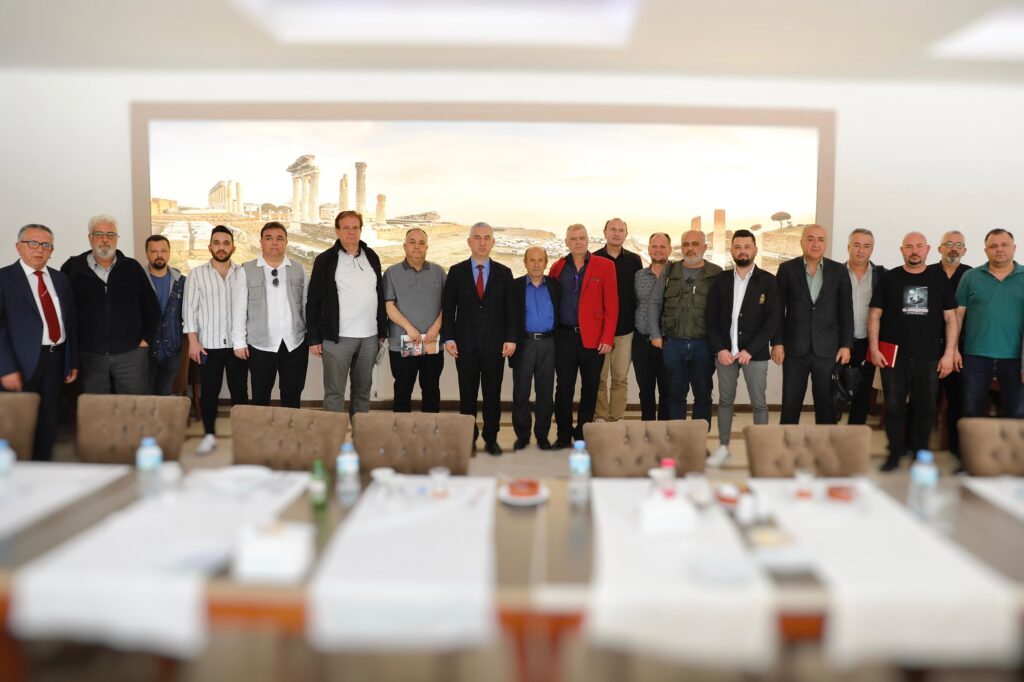 BERGAMA BELEDİYE BAŞKANI DR. TANJU ÇELİK KUZEY EGE BÖLGESİNDEKİ GAZETECİLERLE BULUŞTU