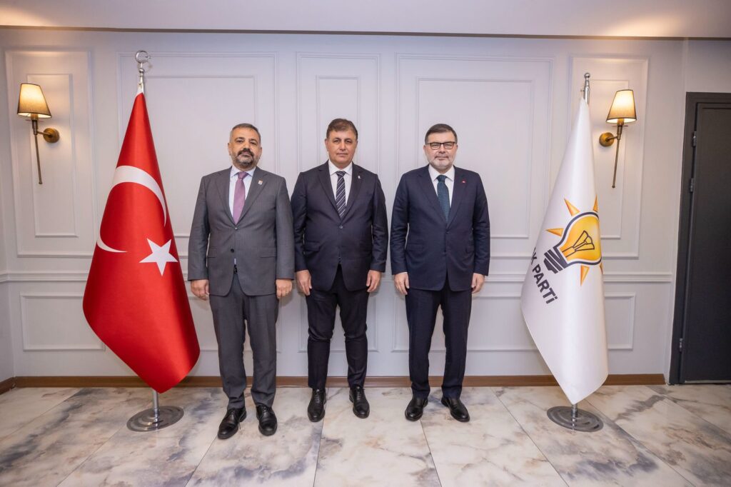 Başkan Tugay AK Parti İl Başkanlığı ziyaretinde iş birliği mesajı verdi