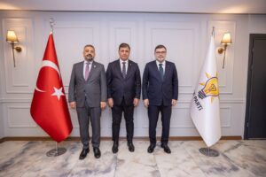 Başkan Tugay AK Parti İl Başkanlığı ziyaretinde iş birliği mesajı verdi
