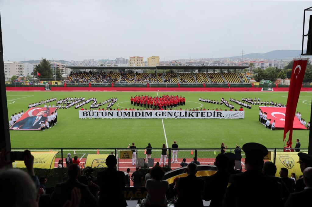 Aliağa’da Coşkulu 19 Mayıs Kutlaması