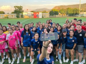 İzmir’in futbolcu kızları geleceğe umut oldu 